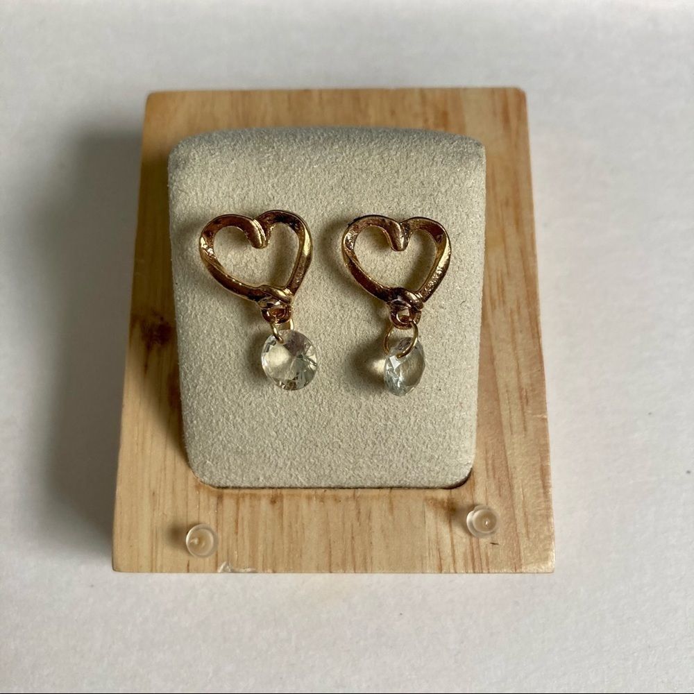 GOLDEN Heart Dangling Crystal Earrings - Picture 4 of 10